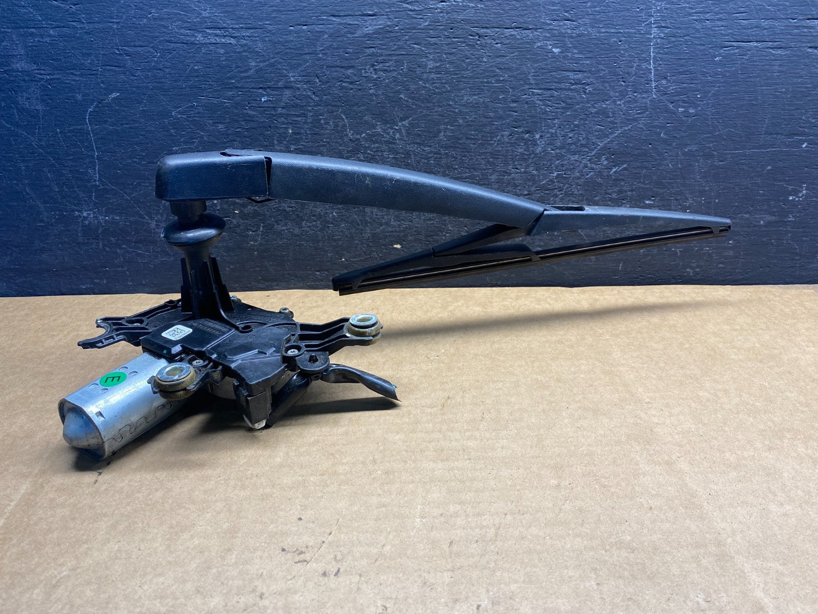 2017 to 2021 Nissan Rogue Rear Windshield Wiper Motor AD7512 DG1
