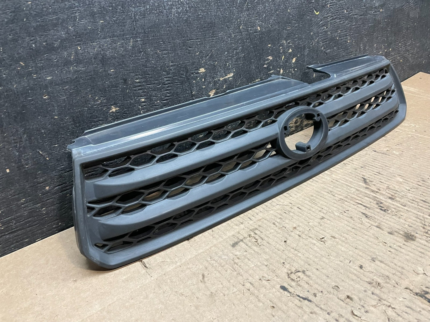 2004 2005 Toyota RAV4 Front Upper Grill Grille OEM X9764 DG1