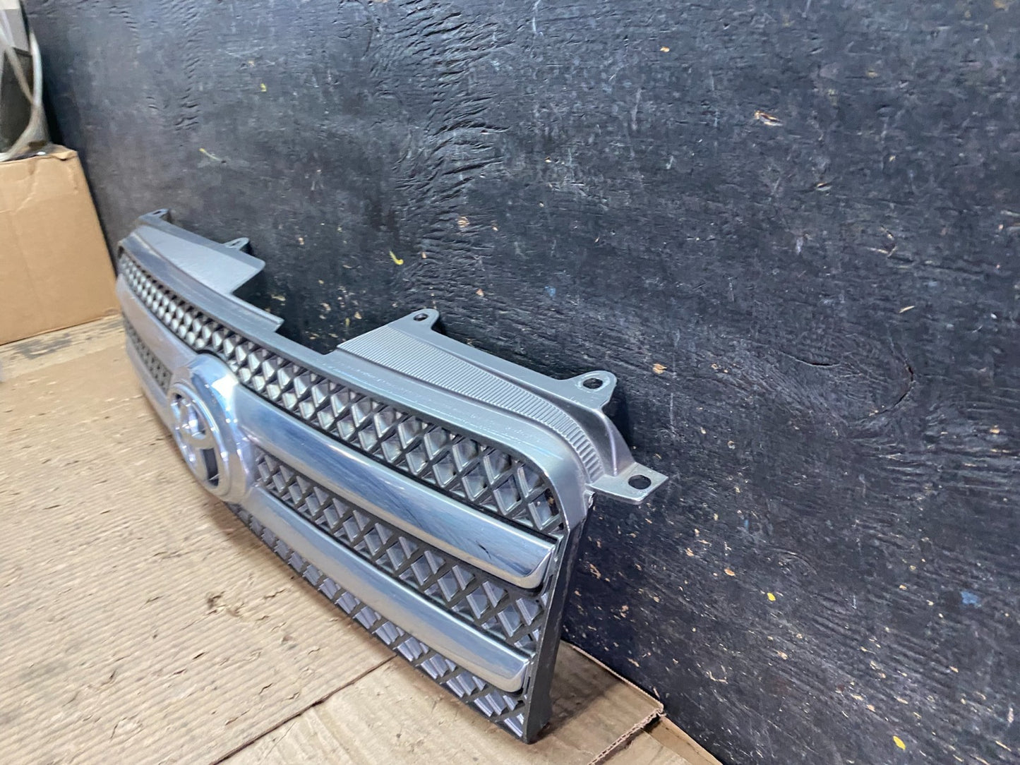 2006 to 2007 Toyota Highlander Front Upper Grille Grill With Emblem W9877 DG1