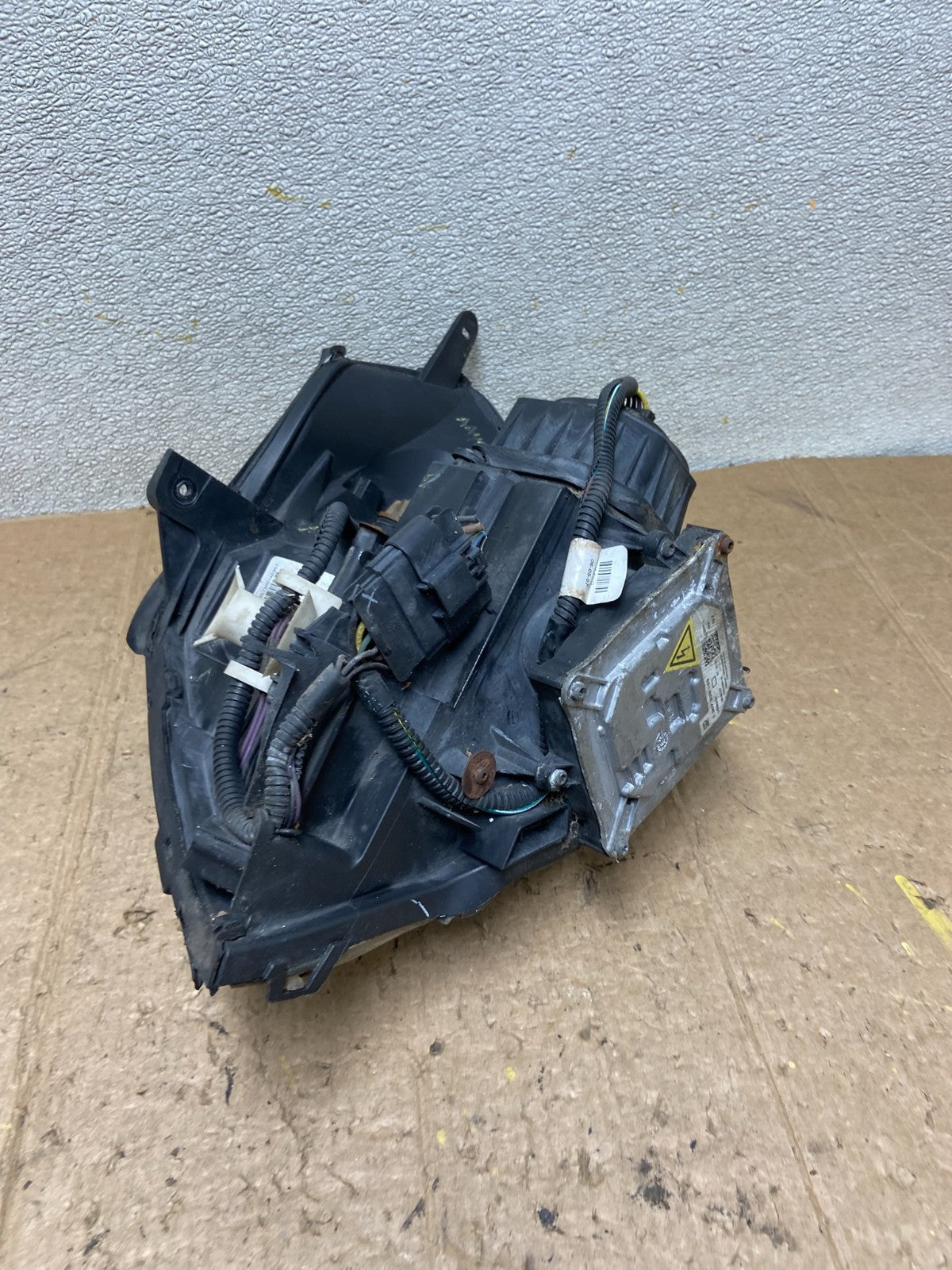2006 to 2011 Cadillac DTS Right Passenger RH Side Xenon Hid Headlight AA4209 DW5