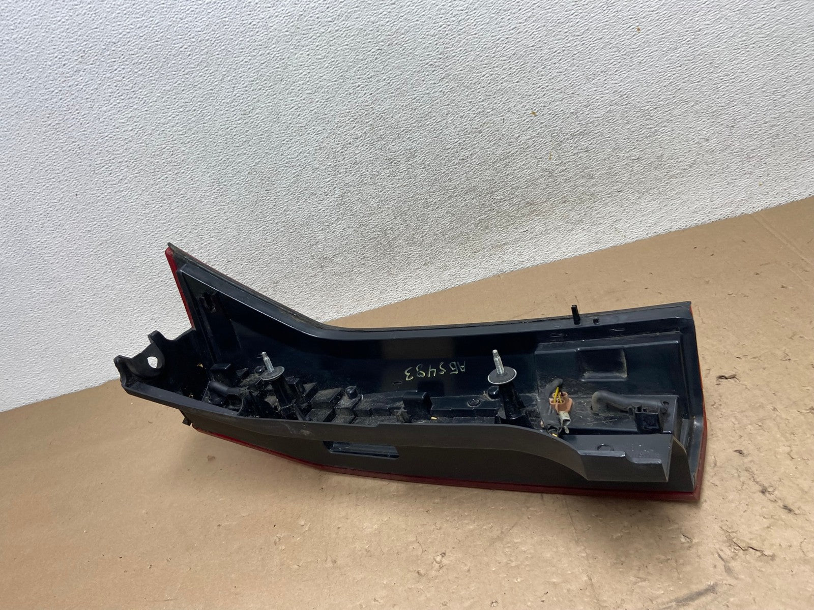 2004 to 2009 Cadillac Srx Left Driver LH Side Tail Light AG5483 LK6
