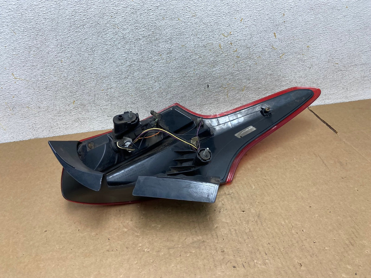 2015 to 2018 Ford Focus Tail Light Hatchback Right Passenger Side AI3393 LK4