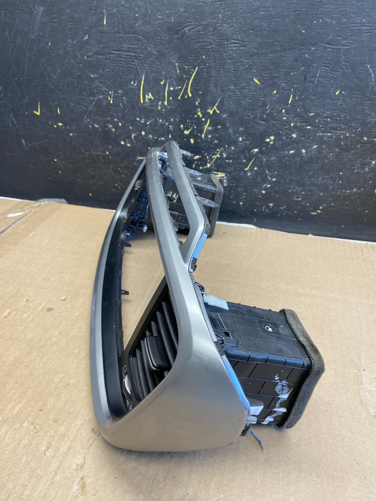 2016 - 2018 Kia Sorento Center Console Radio Air Vent Bezel Trim OEM  AB1895 DG2