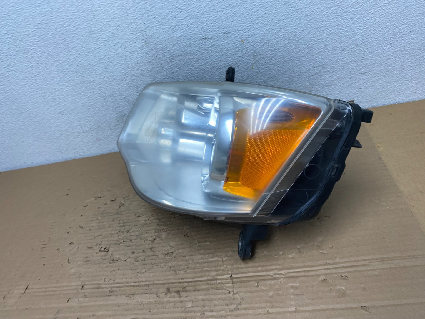 2008 to 2016 Chrysler Town and Country Left Driver Lh Side Headlight AD4335 DW1