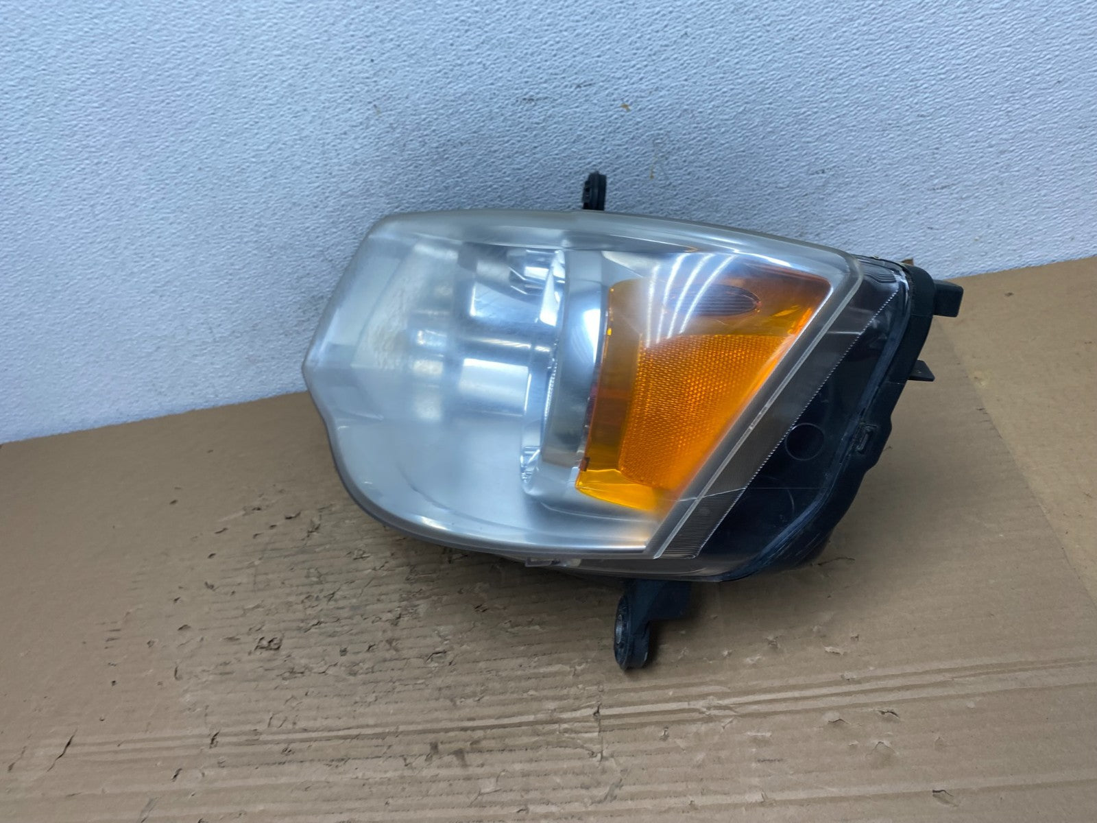 2008 to 2016 Chrysler Town and Country Left Driver Lh Side Headlight AD4335 DW1