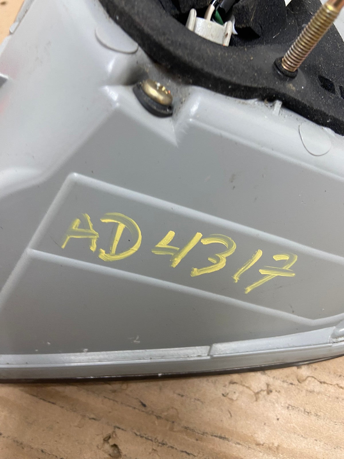 2004 to 2009 Lexus Rx350 RX330 Left Driver LH Tail Light AD4317 LK6