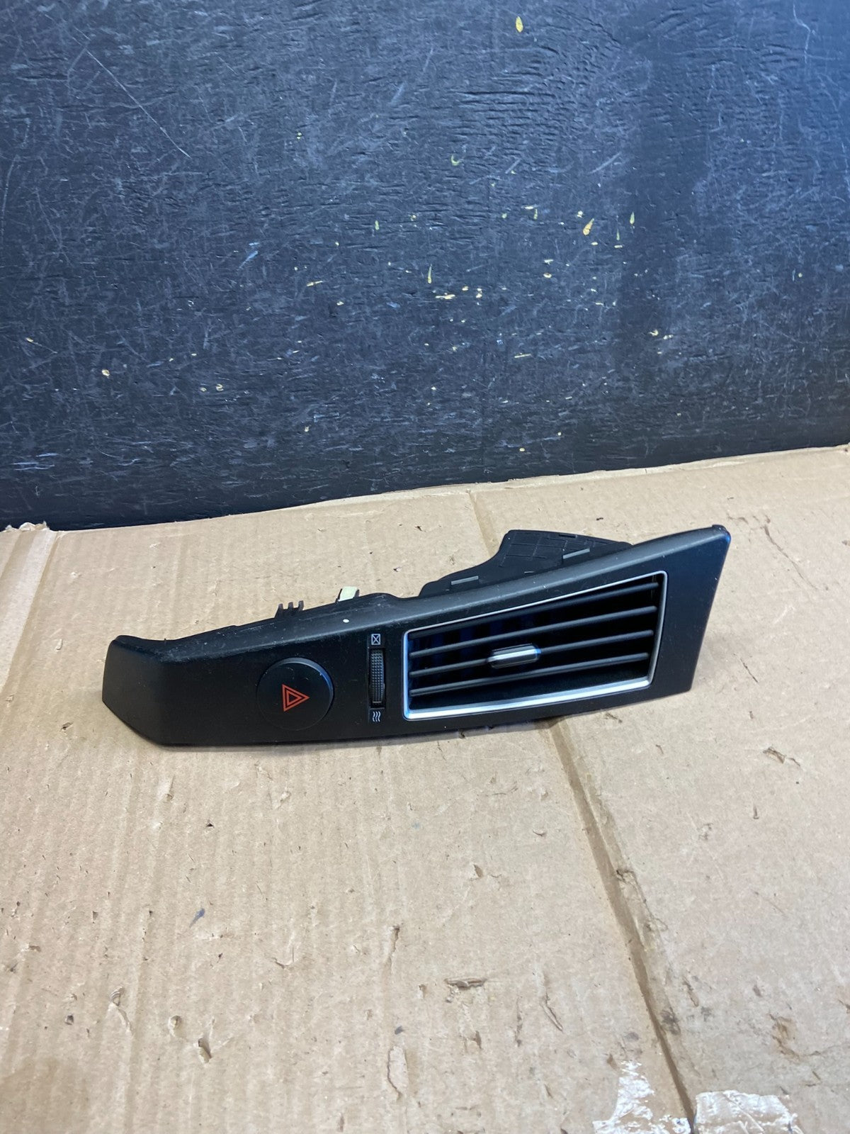 2007-2012 Hyundai Veracruz Left Driver LH Dash AC Air Vent Trim Panel ai2680 DG1