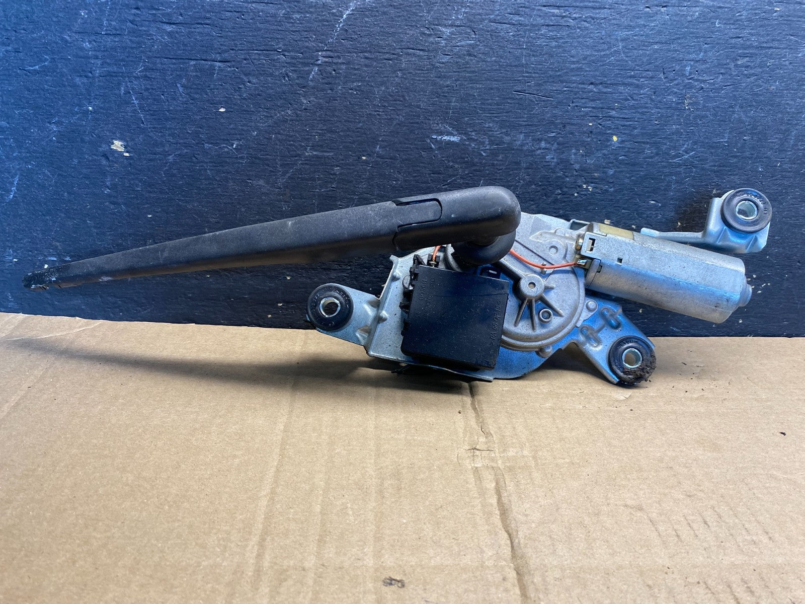 2004 to 2010 BMW X3 E83 Rear Windshield Wiper Motor AA7731 DG0