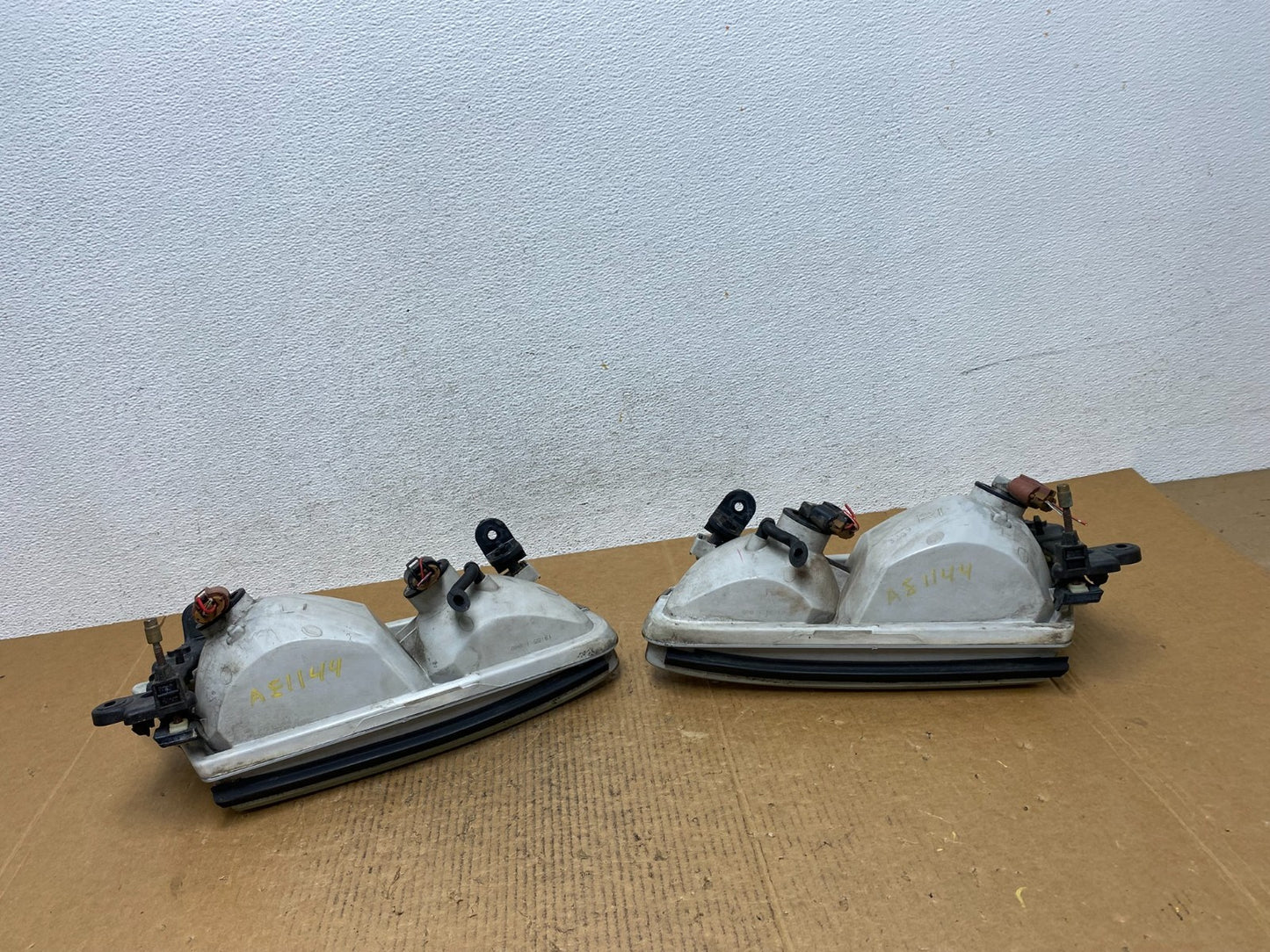2000 to 2001 Toyota Camry Front Left+Right Side Headlights AE1144 DW7