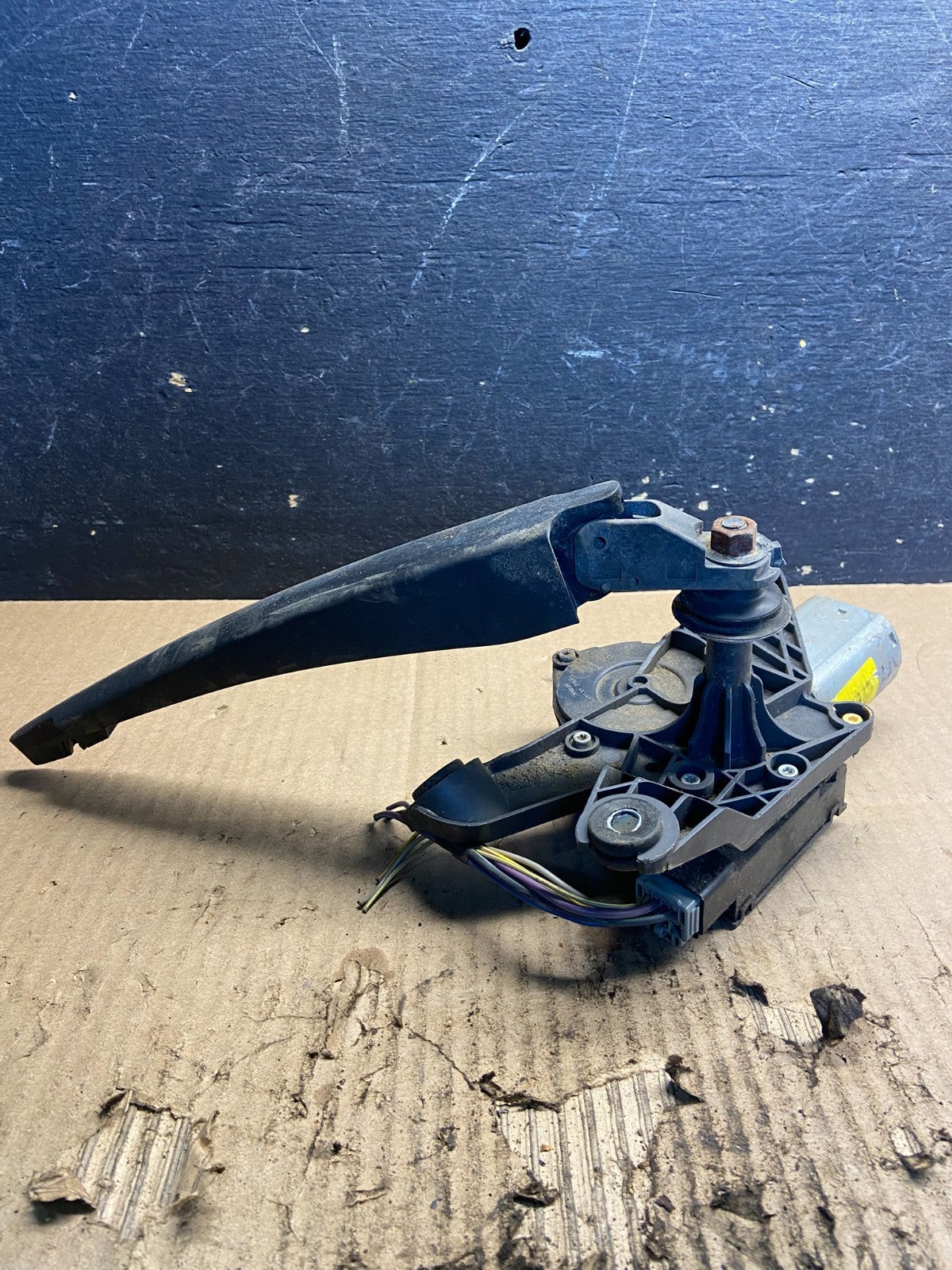 2007 to 2010 Ford Edge Licnoln MKX Rear Windshield Wiper Motor OEM Z9025 DG3