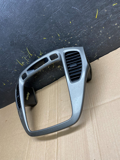 2001-2007 Toyota Highlander Radio Climate Dash Trim Bezel Air Vent OEM aa4501 DG1
