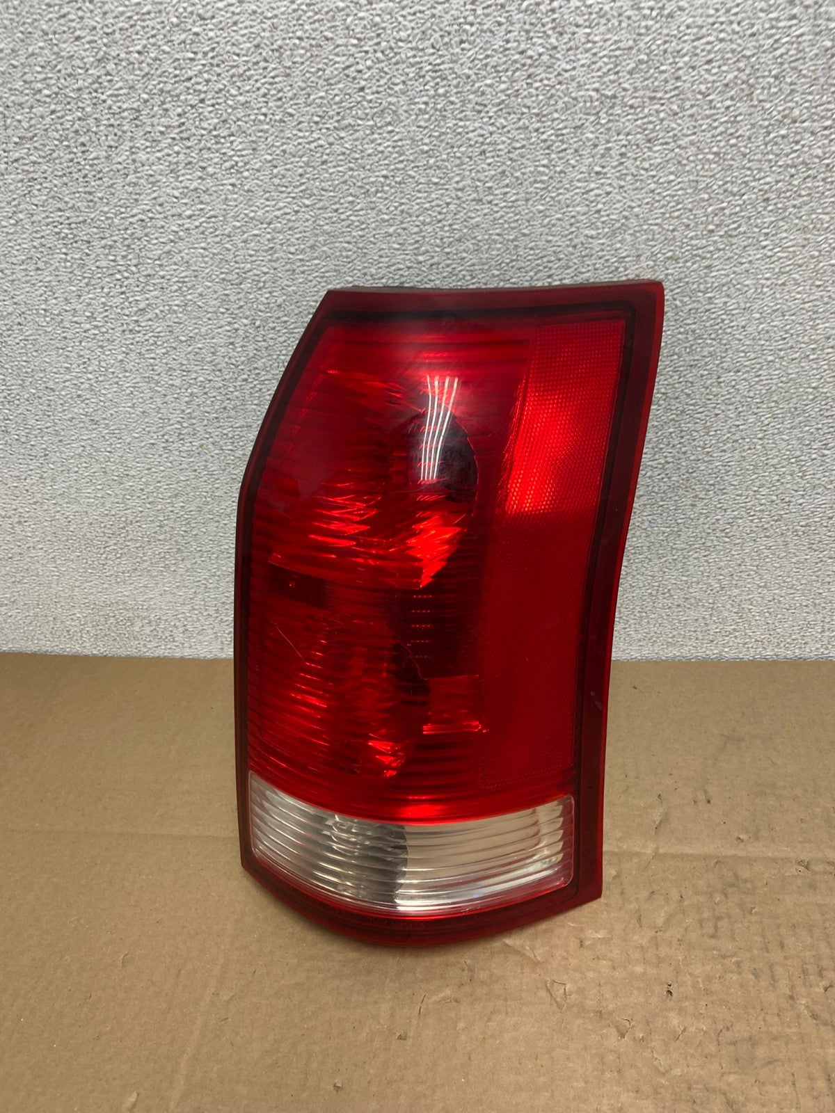 2004 to 2007 Saturn Vue Right Passenger Rh Side Tail Light Oem AB6230 LK0