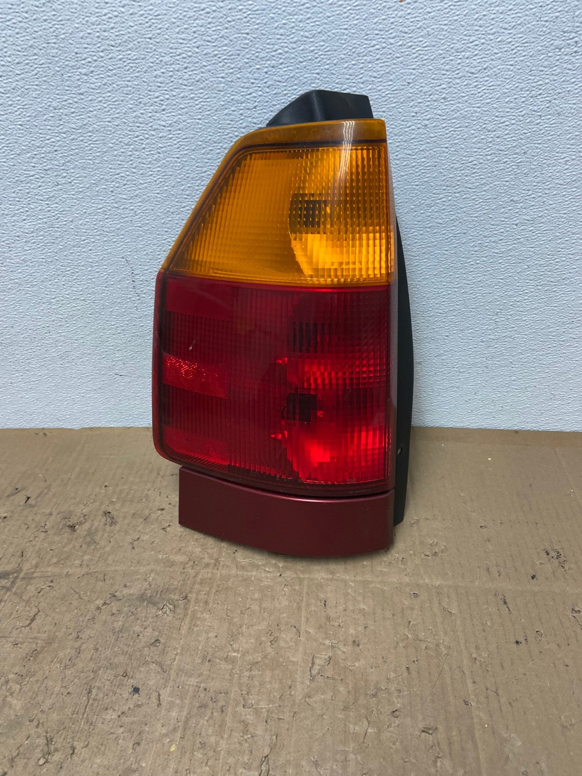 2002 to 2009 Gmc Envoy Left Driver Lh Side Tail Light OEM AC0240 LK0