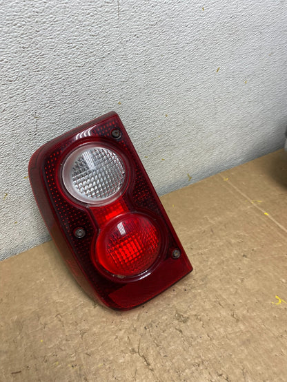 2004 to 2005 Land Rover Freelander Left Driver LH Tail Light OEM O6435 DG2