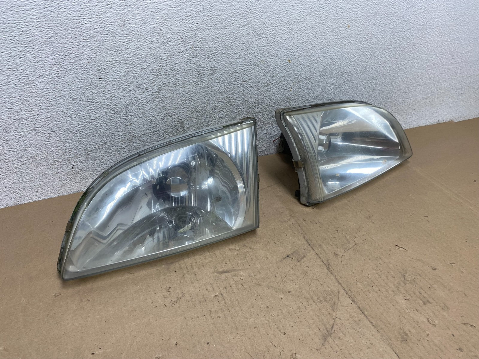 2001 2002 2003 Toyota Sienna Left+Right Side Headlights Halogen AG4669 DW2