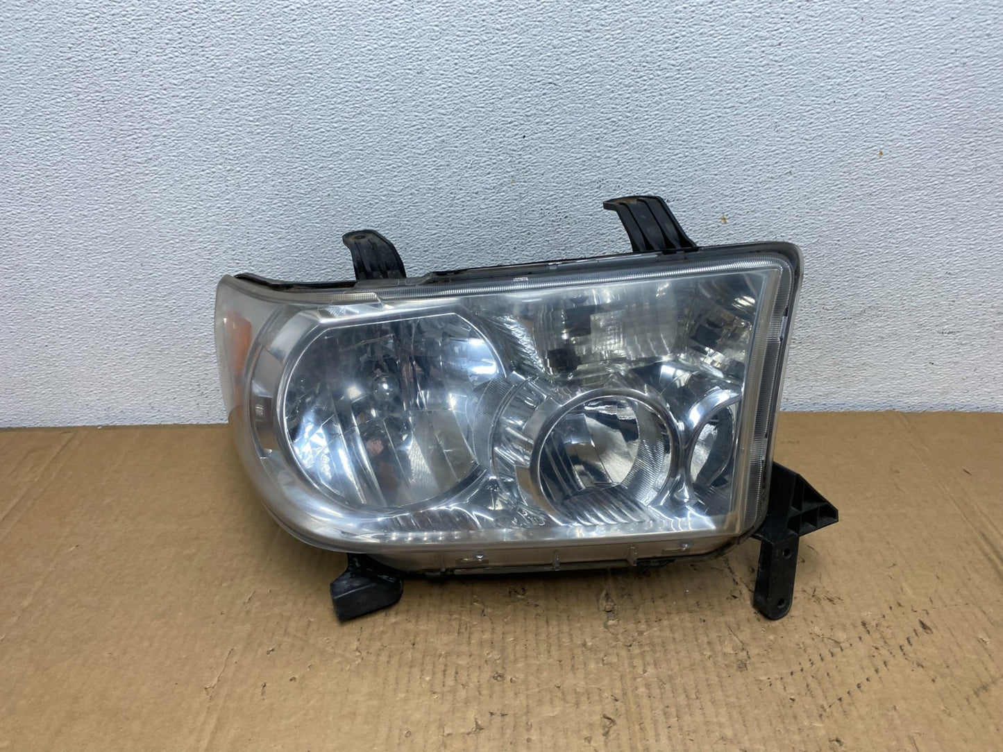 2007 - 2014 Toyota Sequoia Tundra Right Passenger RH Headlight Halogen AD1097 DW0