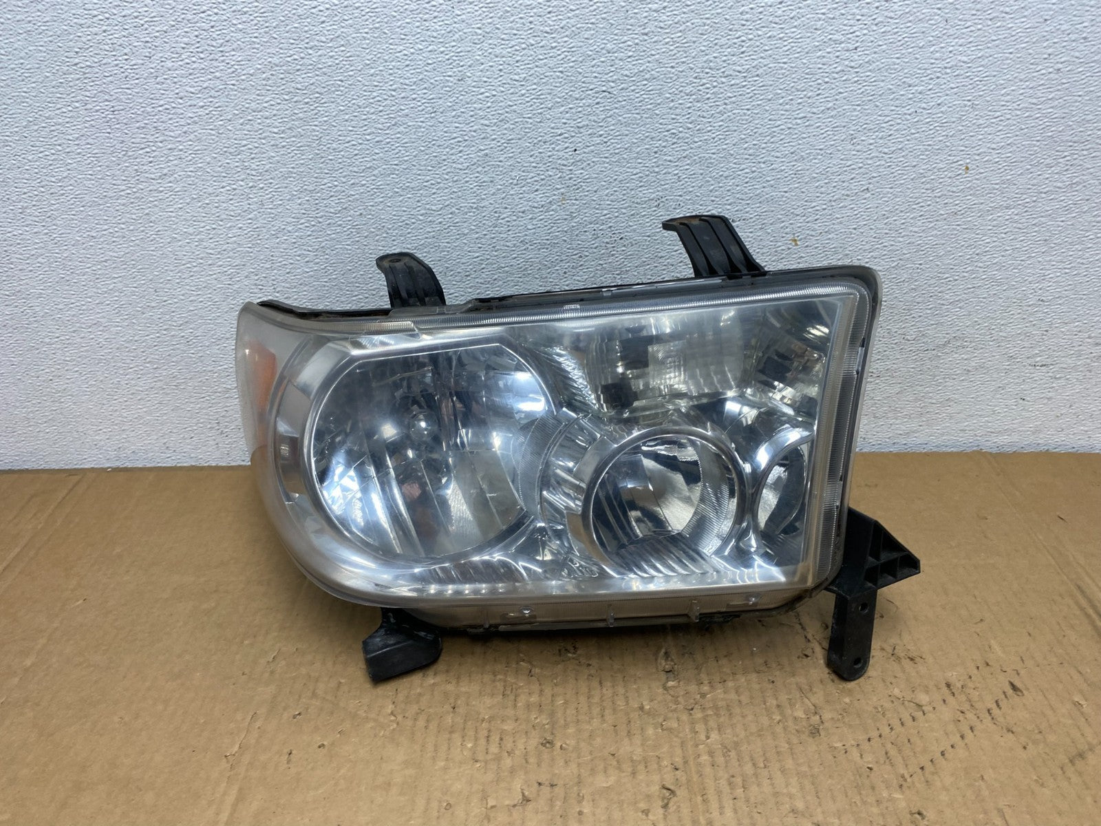 2007 - 2014 Toyota Sequoia Tundra Right Passenger RH Headlight Halogen AD1097 DW0