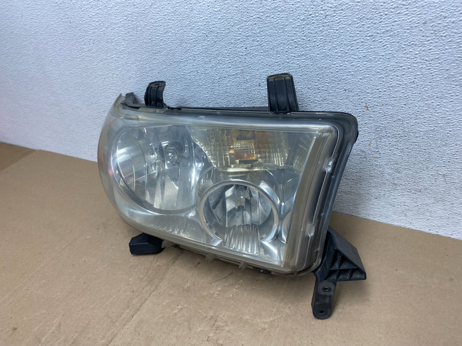 2007 - 2014 Toyota Sequoia Tundra Right Passenger RH Headlight Halogen AE6737 DW1
