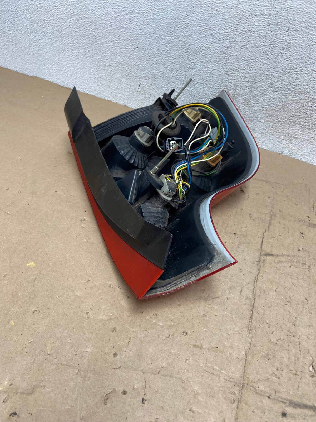 2003 2004 2005 2006 Volvo XC90 Right Passenger RH Lower Tail Light AG5530 LK7