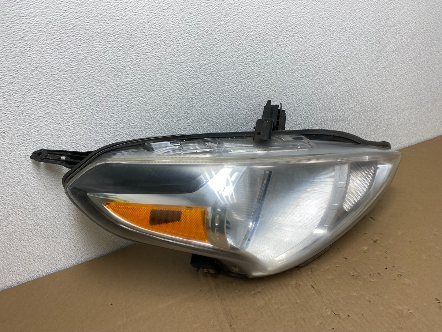 2015 to 2019 Nissan Versa Headlight Right Passenger RH Side Oem AB6842 DW2