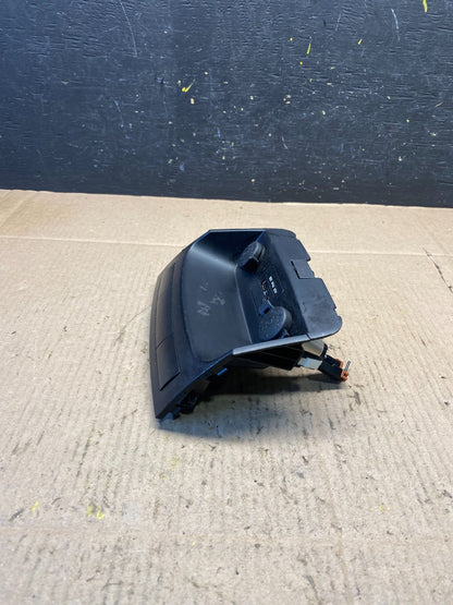 2011-2013 Kia Sorento Center Console Aux USB Power Outlet R6063 DG2