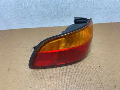 1998 1999 2000 Toyota Sienna Left Driver Tail light AE0200 DW2
