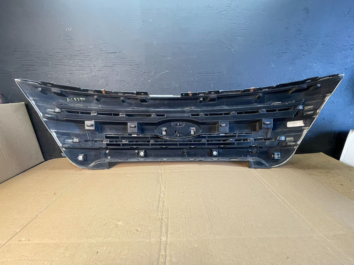 2011 to 2015 Ford Explorer Upper Front Grill Grille AC5294 DG6