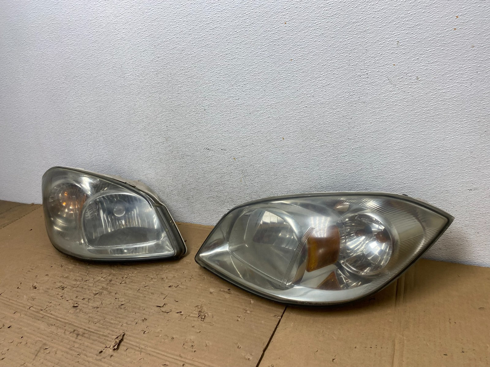 2005 - 2010 Chevrolet Cobalt Sedan Left+Right Headlights AD4374 DW1