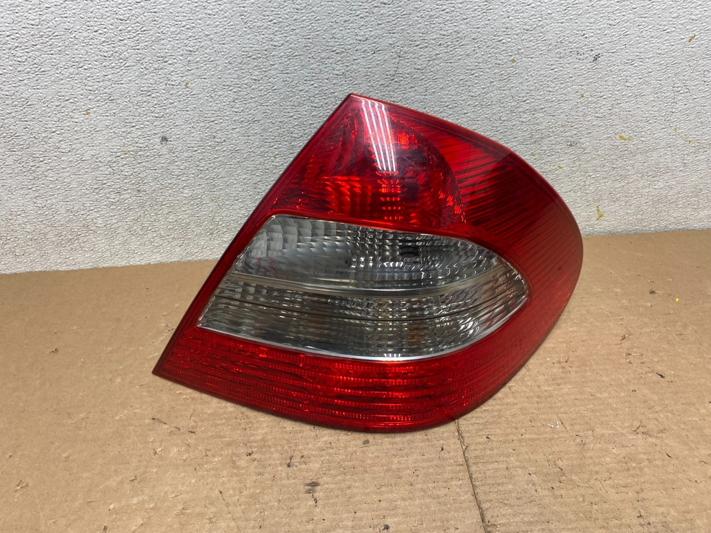 2007 - 2009 Mercedes E E320 E500 Sedan Right Passenger Tail Light OEM P4366 DW0