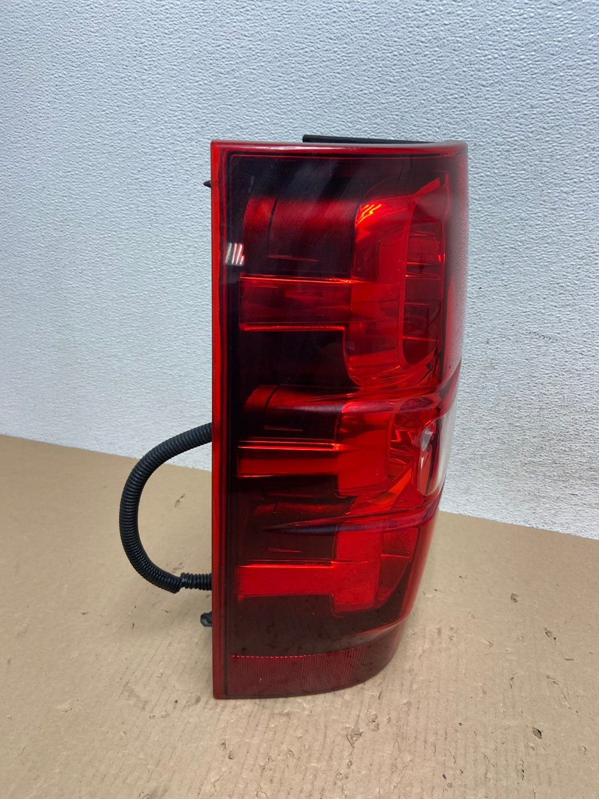 2008-2014 Chevrolet Tahoe Suburban Driver Lh Left Side Tail Light AE8746 LK2