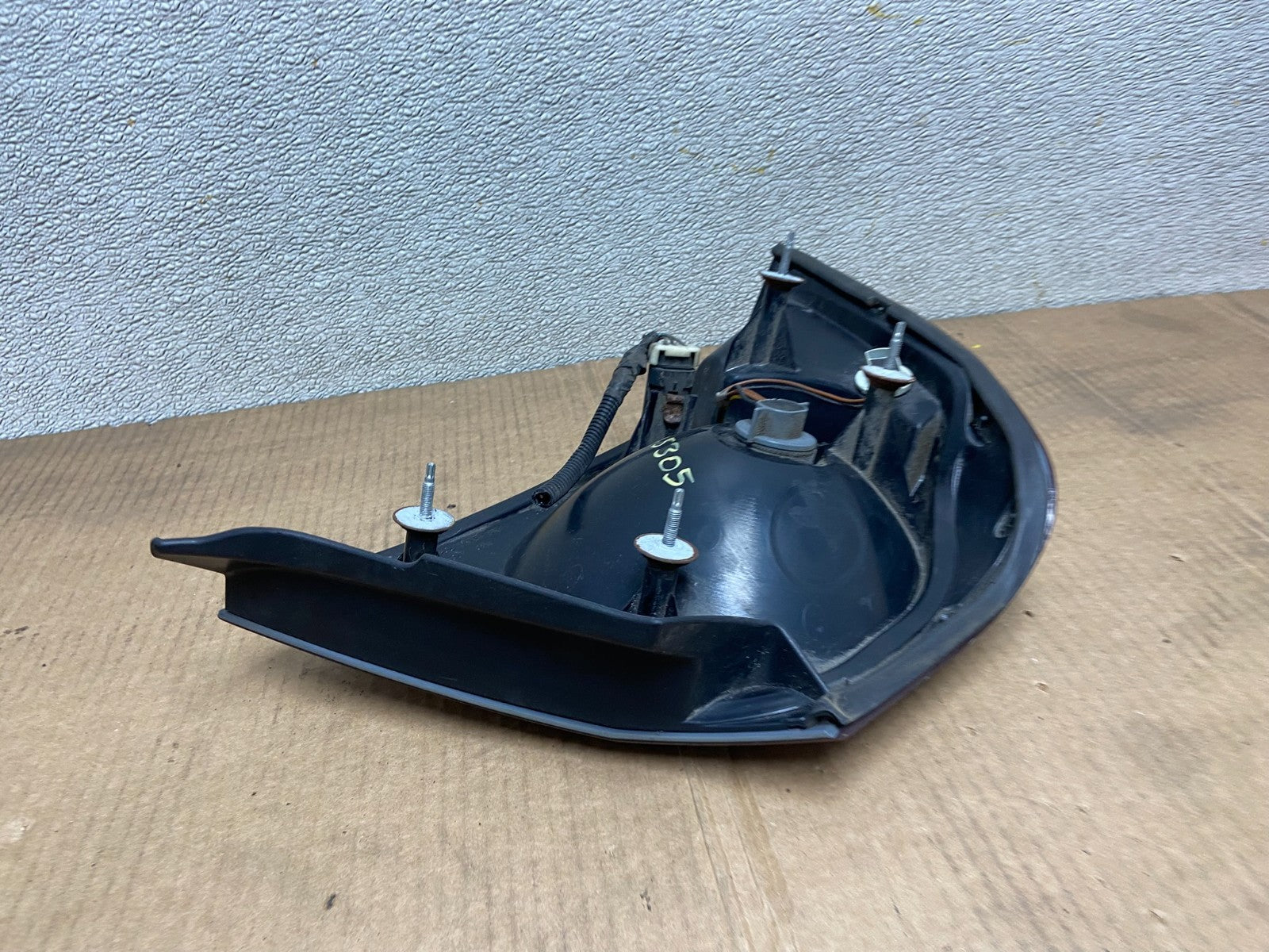 2000 to 2005 Chevrolet Impala Right Passenger Rh Side Tail Light OEM AA5305 DW4