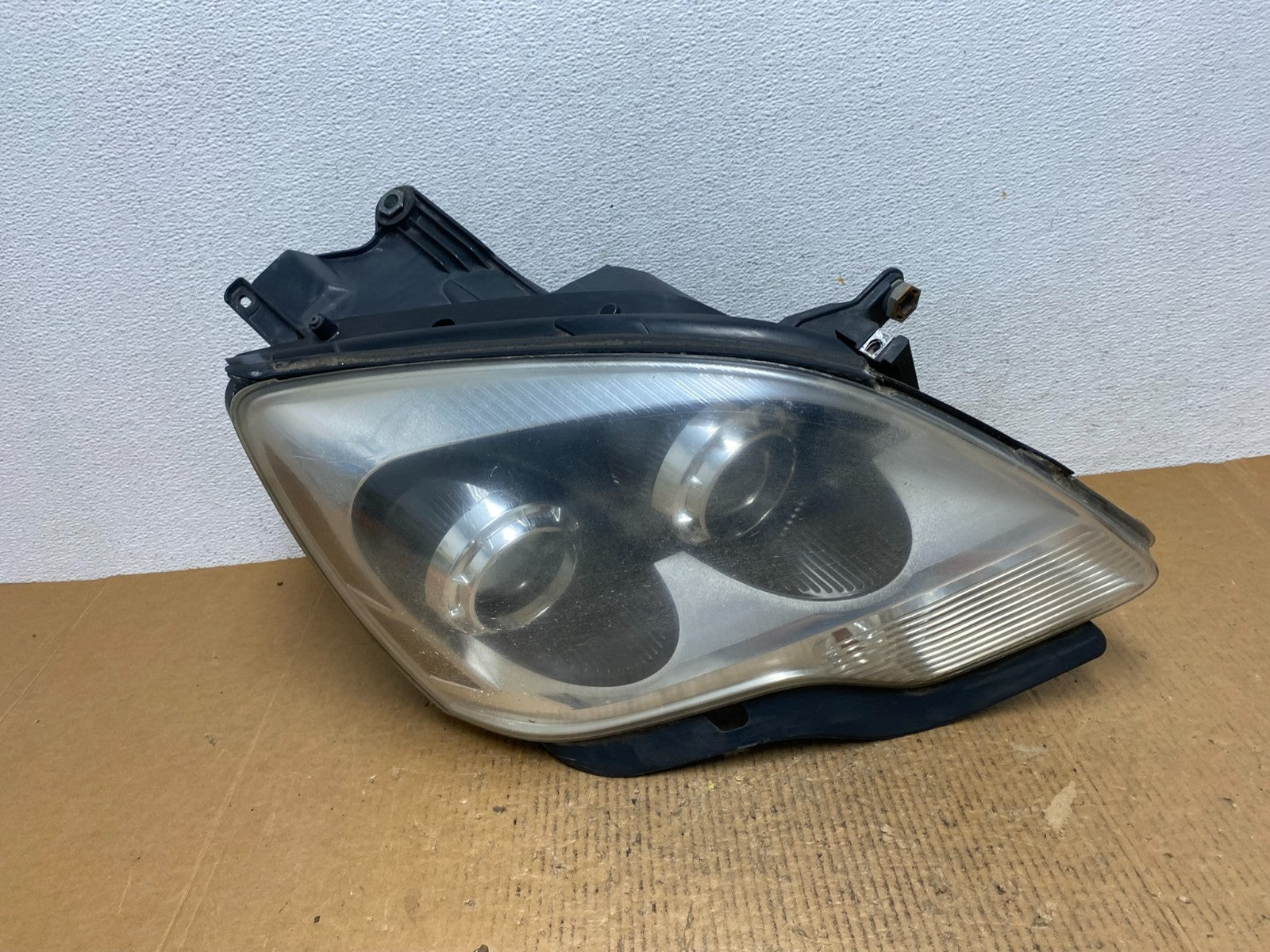 2007-2012 Gmc Acadia Xenon HID Headlight Right Passenger Side AE1436 DW0