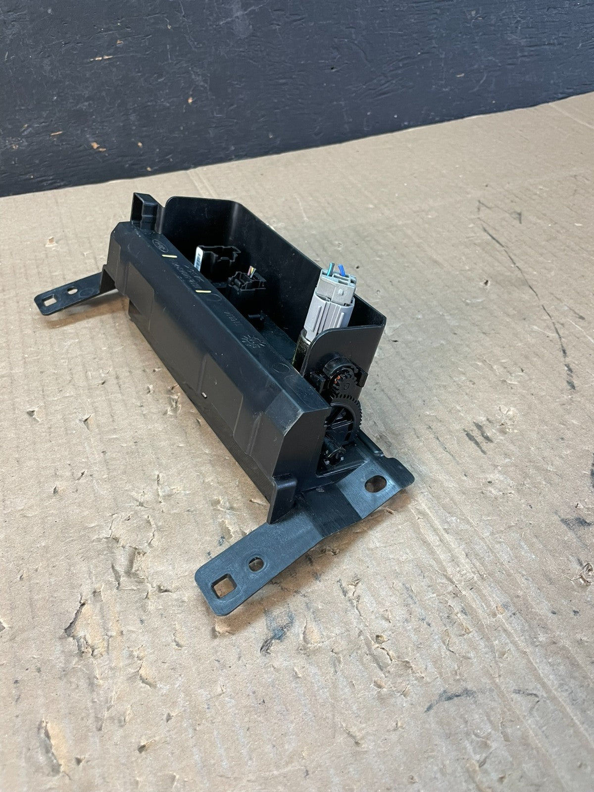 2010 to 2012 Ford Taurus Front Center Console Dashboard Center Storage AC4912 DG5