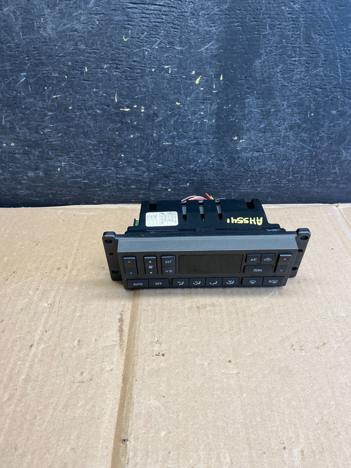 2003 to 2006 Lincoln Town Car Climate Control Panel AH5541 DW0