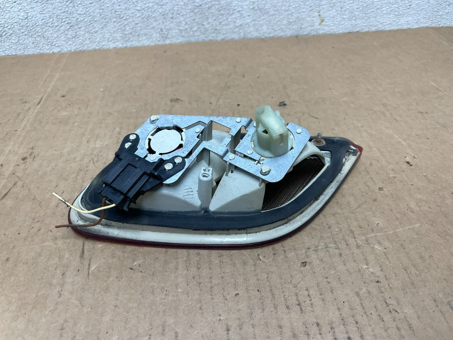 1998-2003 Mercedes Benz CLK Inner Right Passenger RH Tail Light Lamp Q6680 DW5