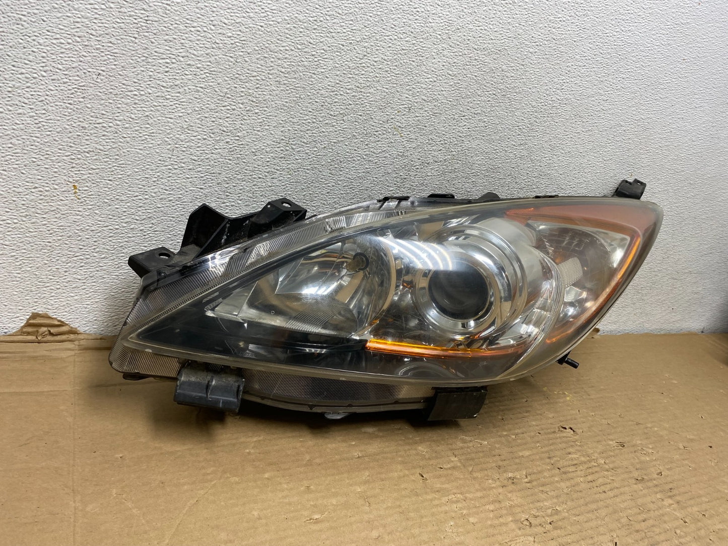 2010 - 2013 Mazda 3 Left Driver LH Halogen Headlight AG9277 DW1