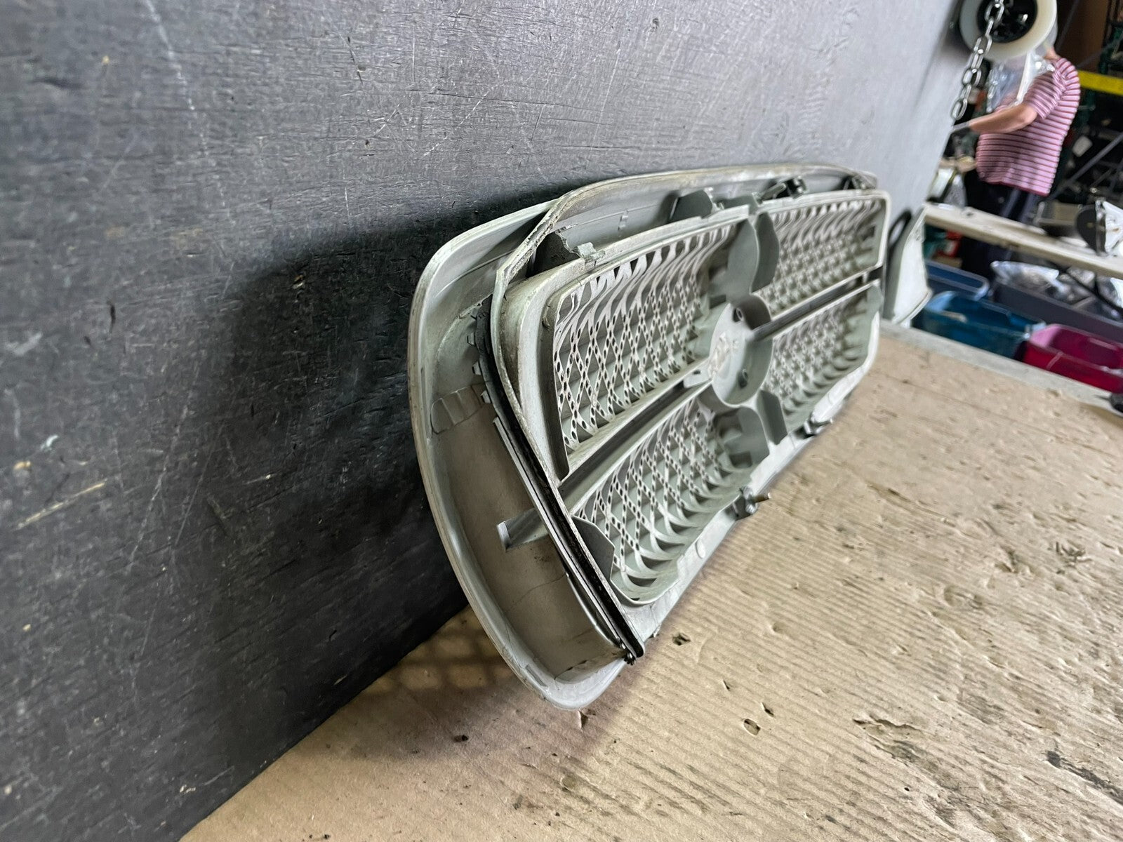 2004 to 2005 Kia Sedona Front Upper Grill Grille L9634 PS8