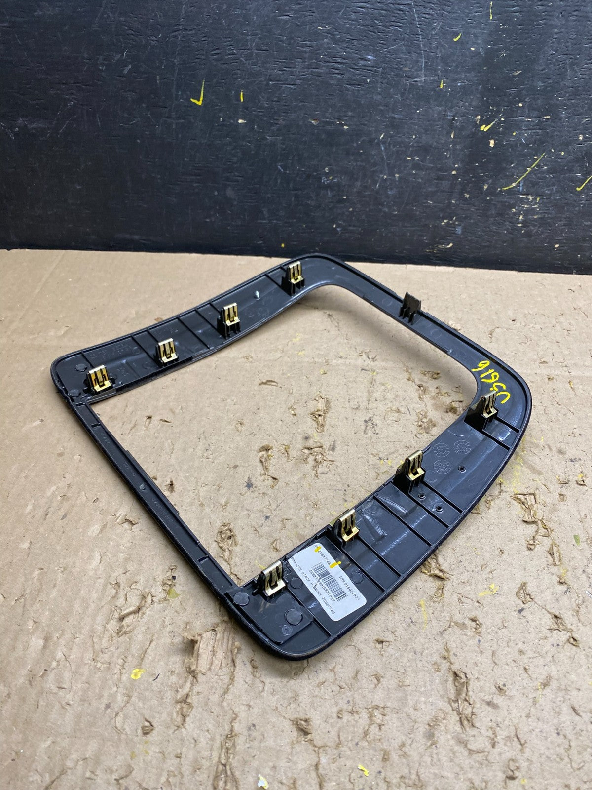 2007-2014 GMC Yukon Tahoe Center Dash Radio Bezel Pedal Traction Trim U5816 DG4