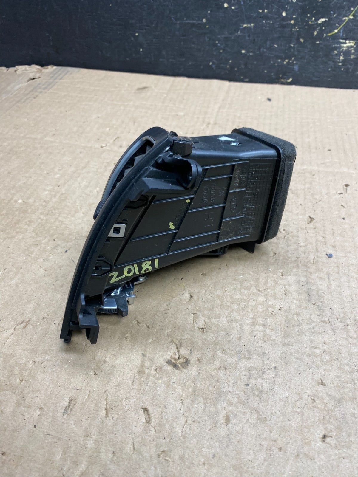 2014 2015  Kia Sorento Front Dash Left Driver LH Side A/C Air Vent z0181 DG1