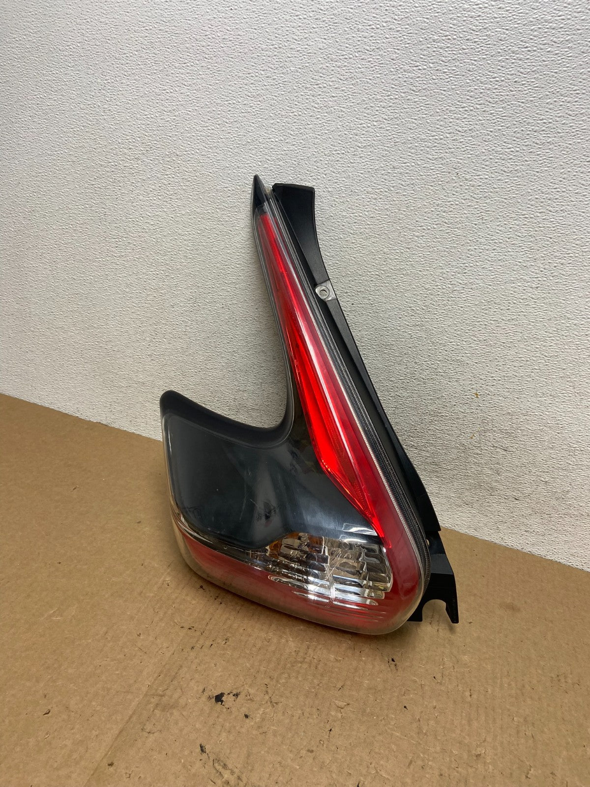2015 to 2017 Nissan Juke Left Driver LH Side Tail Light AF9733 DW0