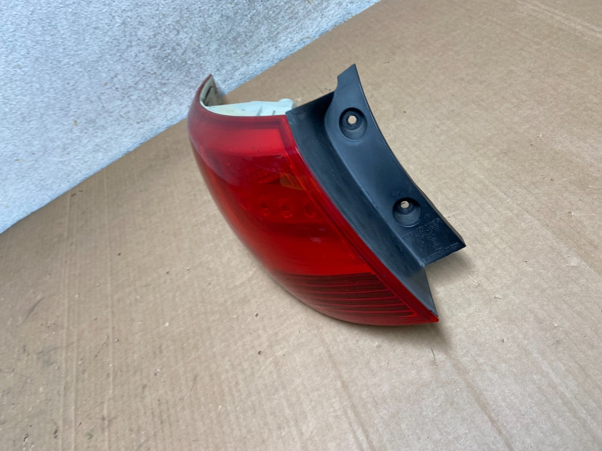 2010 to 2015 Hyundai Tucson Left Driver LH Tail Light AI8380 DW1