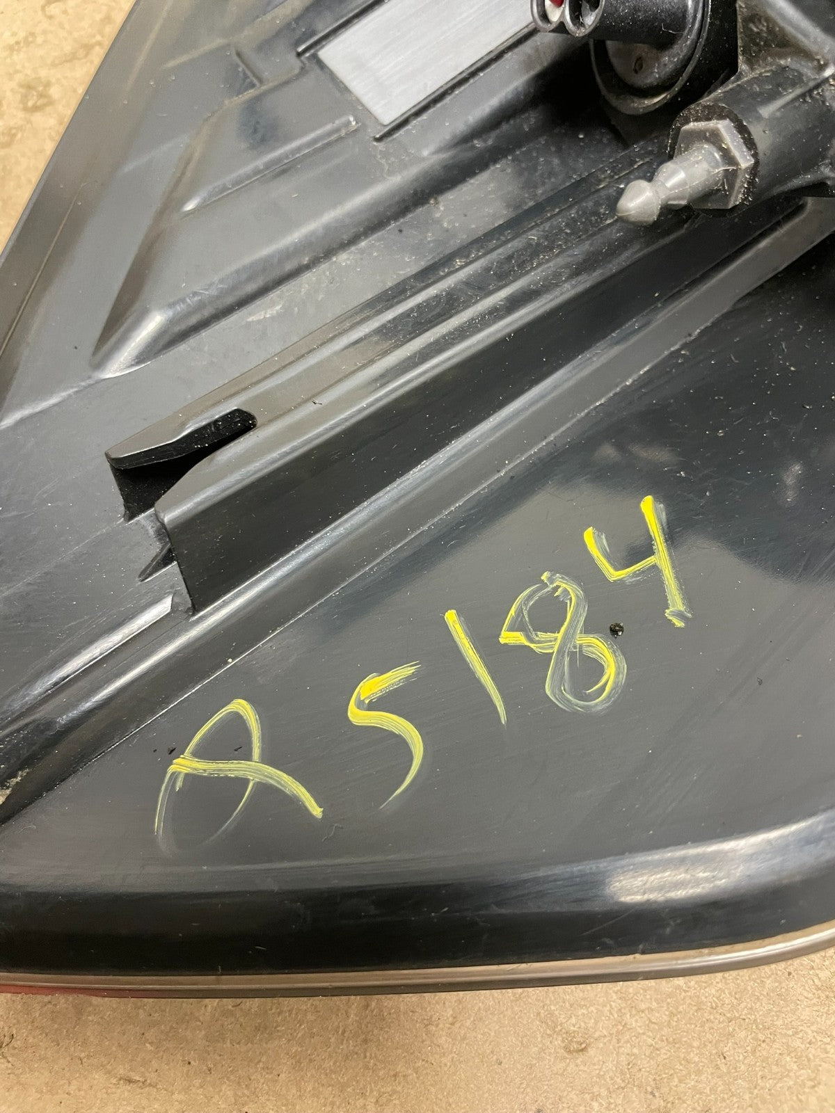 2008 to 2015 Nissan Rogue Right Passenger RH Side Tail Light OEM Q5184 DW11