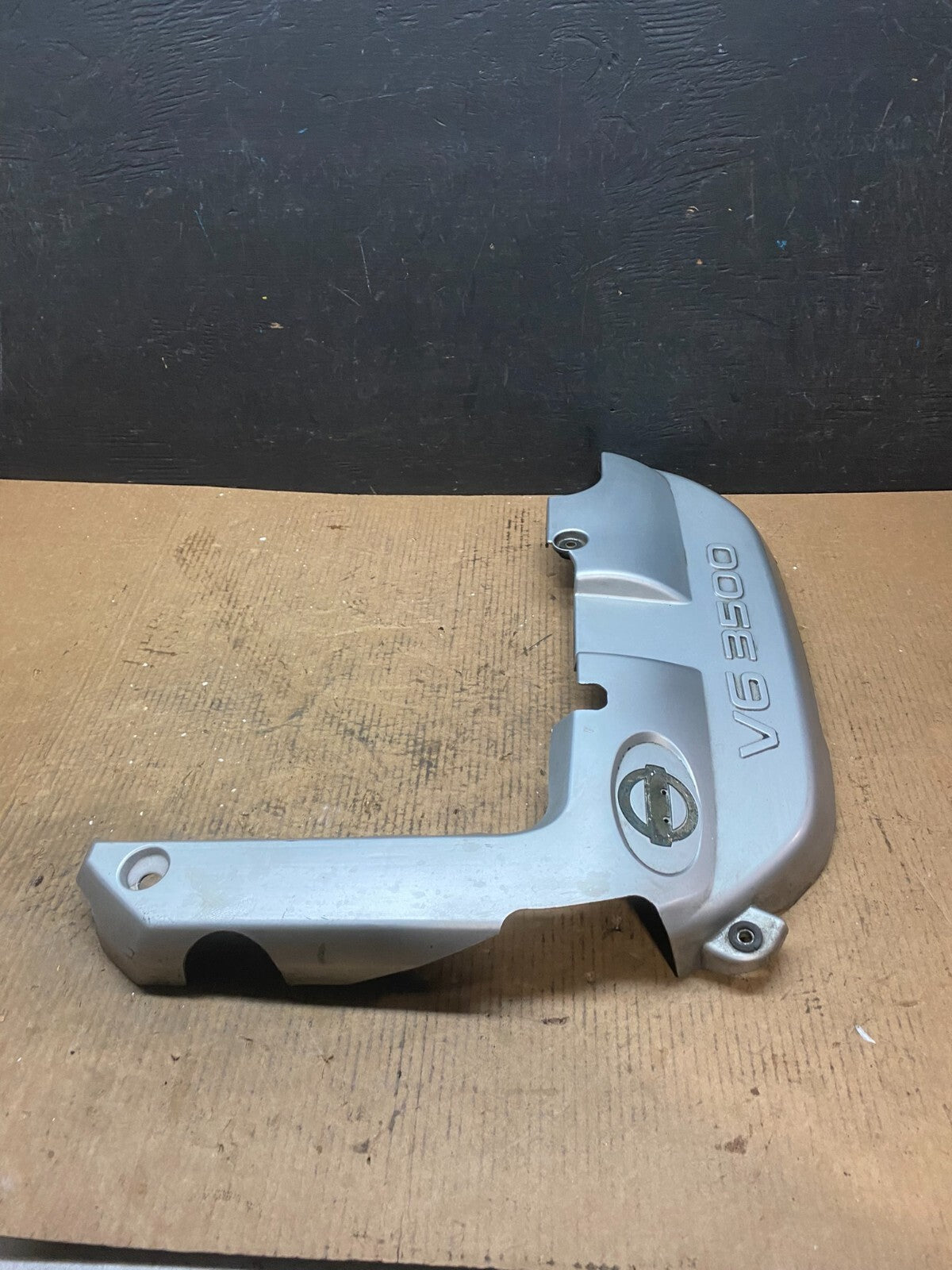 2001 to 2004 Infiniti QX4 Engine Cover Ornament H4793 DG12