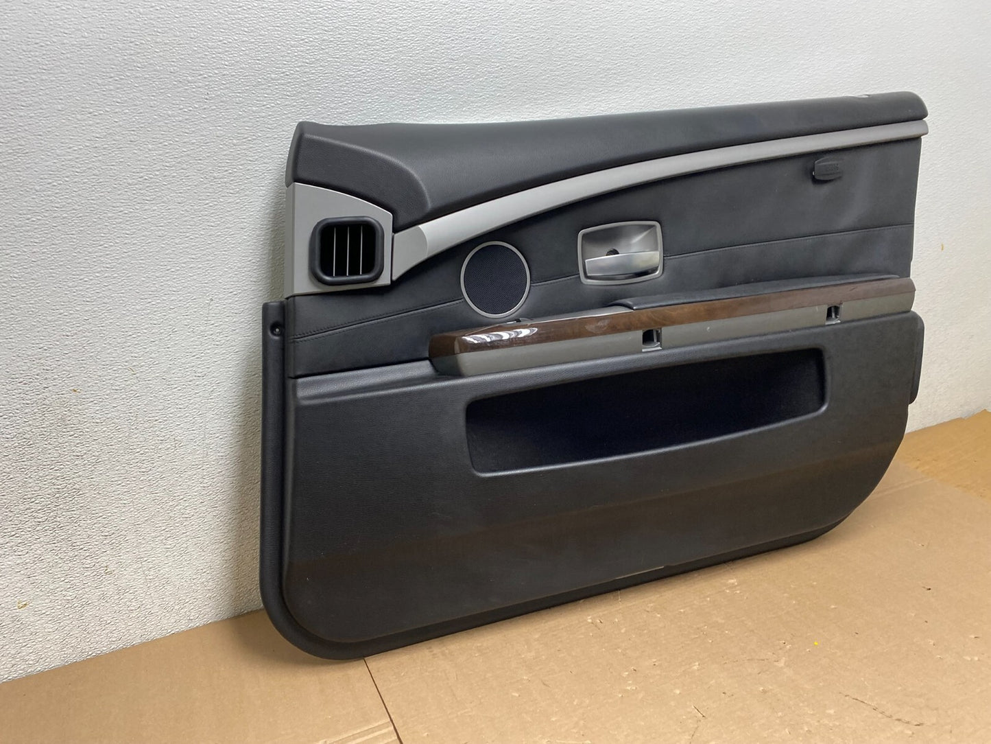 2006 to 2008 BMW 750i Front Right Passenger RH Door Trim Panel n7633 DG2