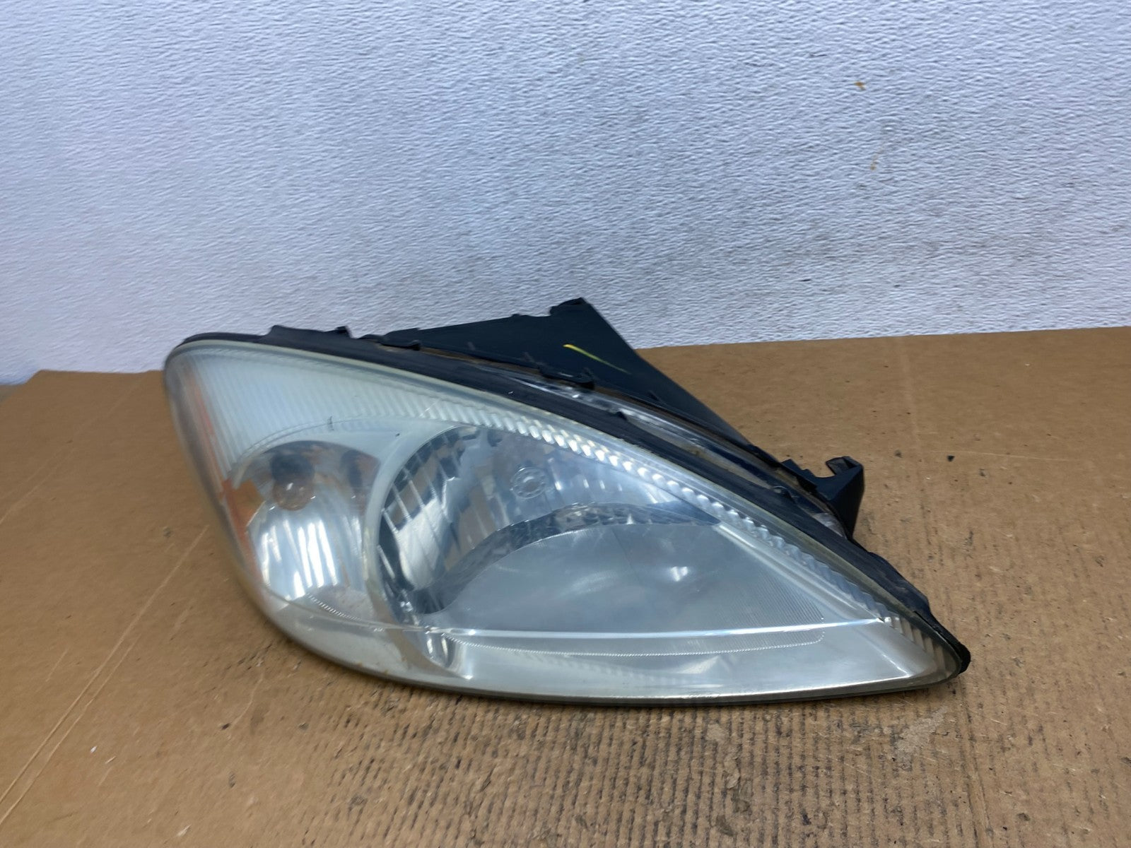 2000 to 2007 Ford Taurus Right Passenger RH Side Halogen Headlight AE1470 DW1