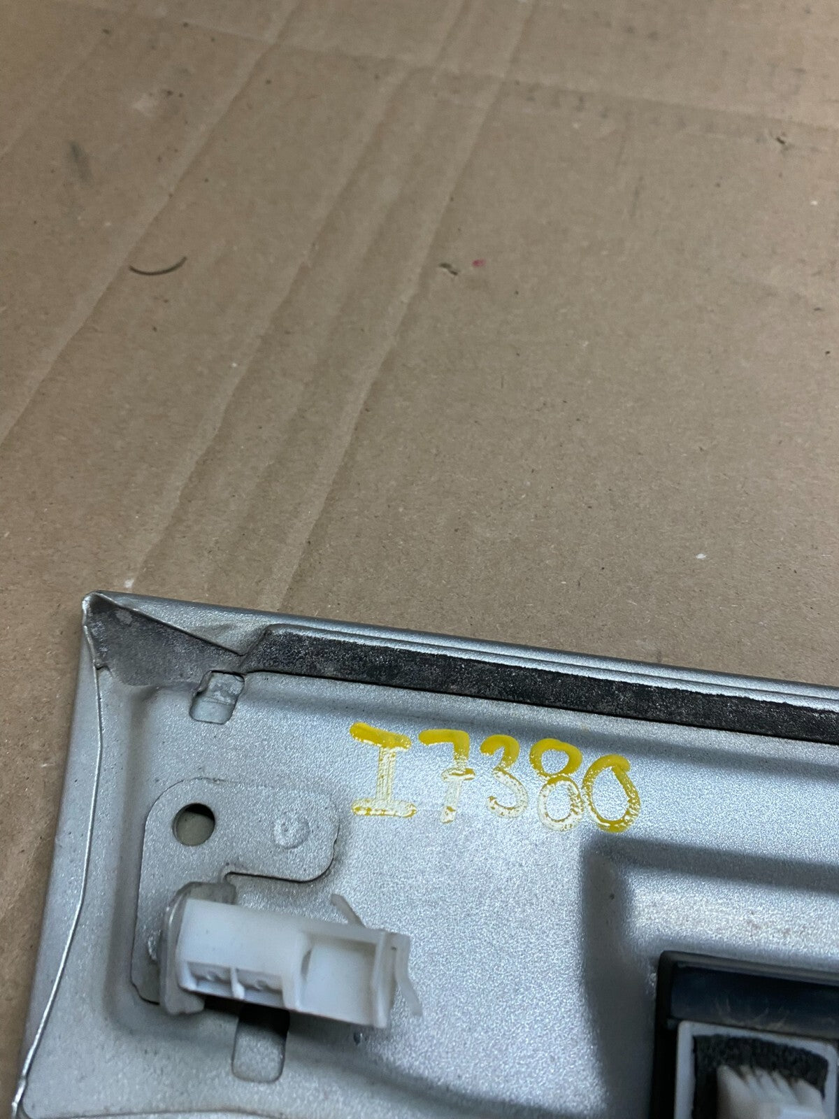 2005 to 2010 Odyssey Honda Driver Side Rear Door Rail Cover I73809