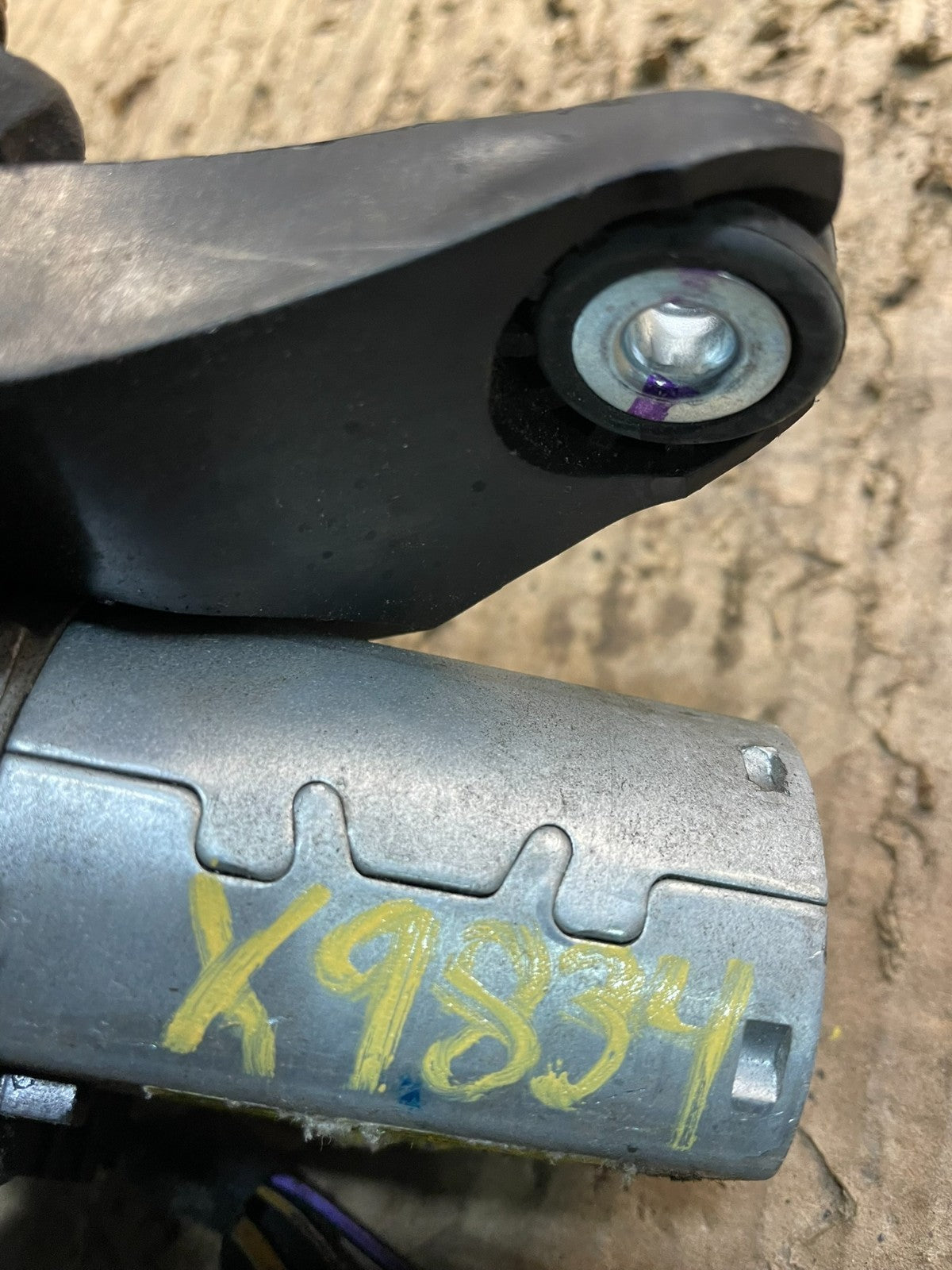2007 to 2013 BMW X5 E70 Rear Windshield Wiper Motor OEM X9834 DG7
