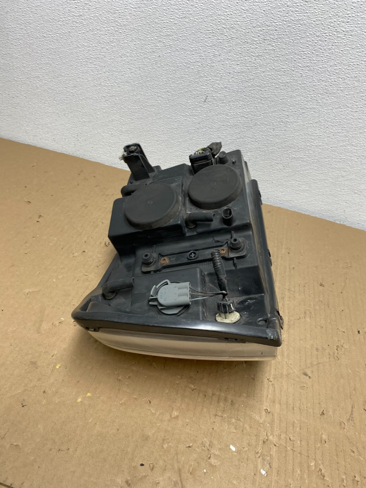 2002 to 2009 Gmc Envoy Left Driver Lh Side Headlight Halogen Oem AB6656 DW8