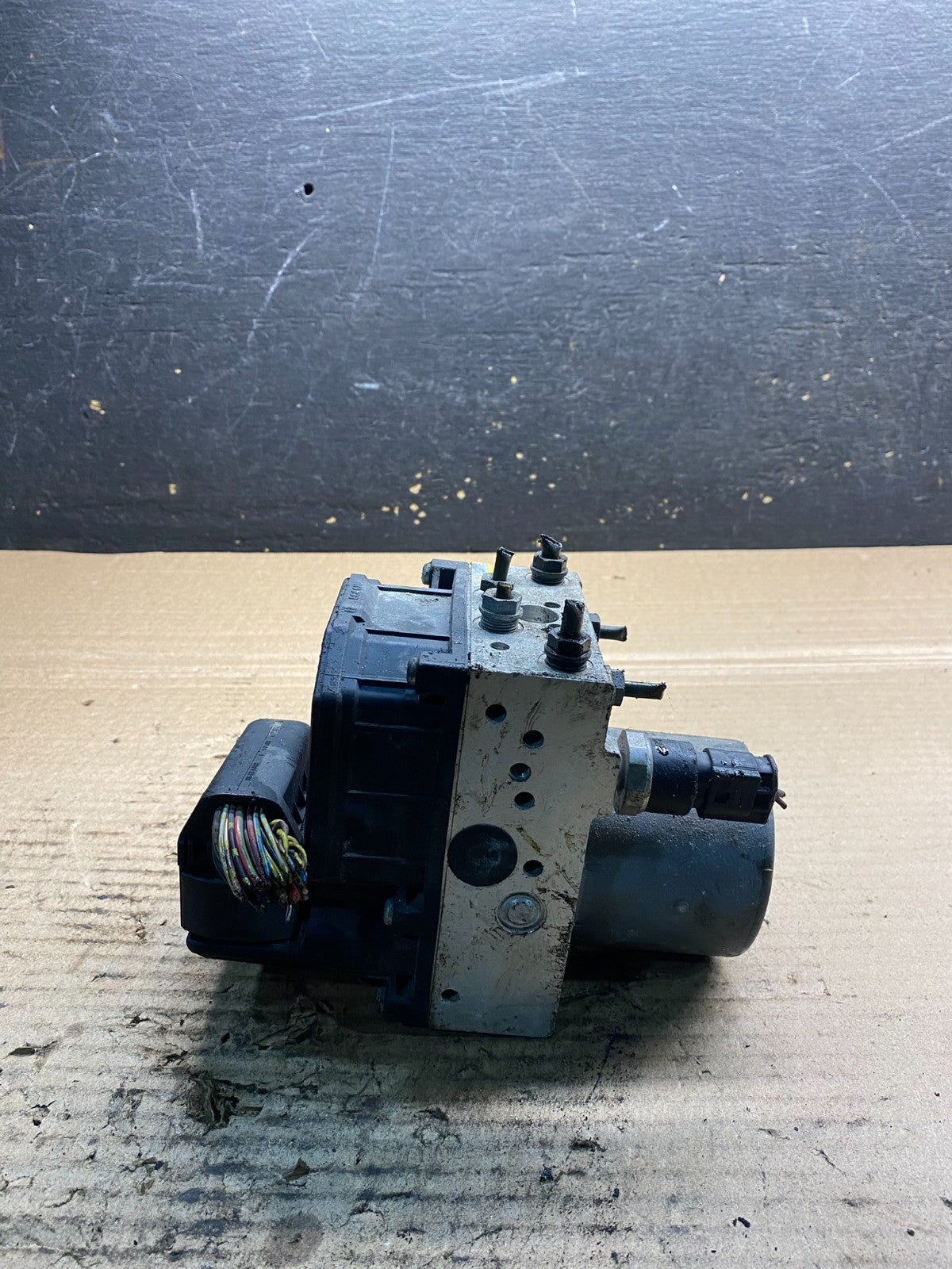 2001 2002 2003 BMW 325i 330i ABS Anti Lock Brake Pump 3451 6762113 AA3311 DG1