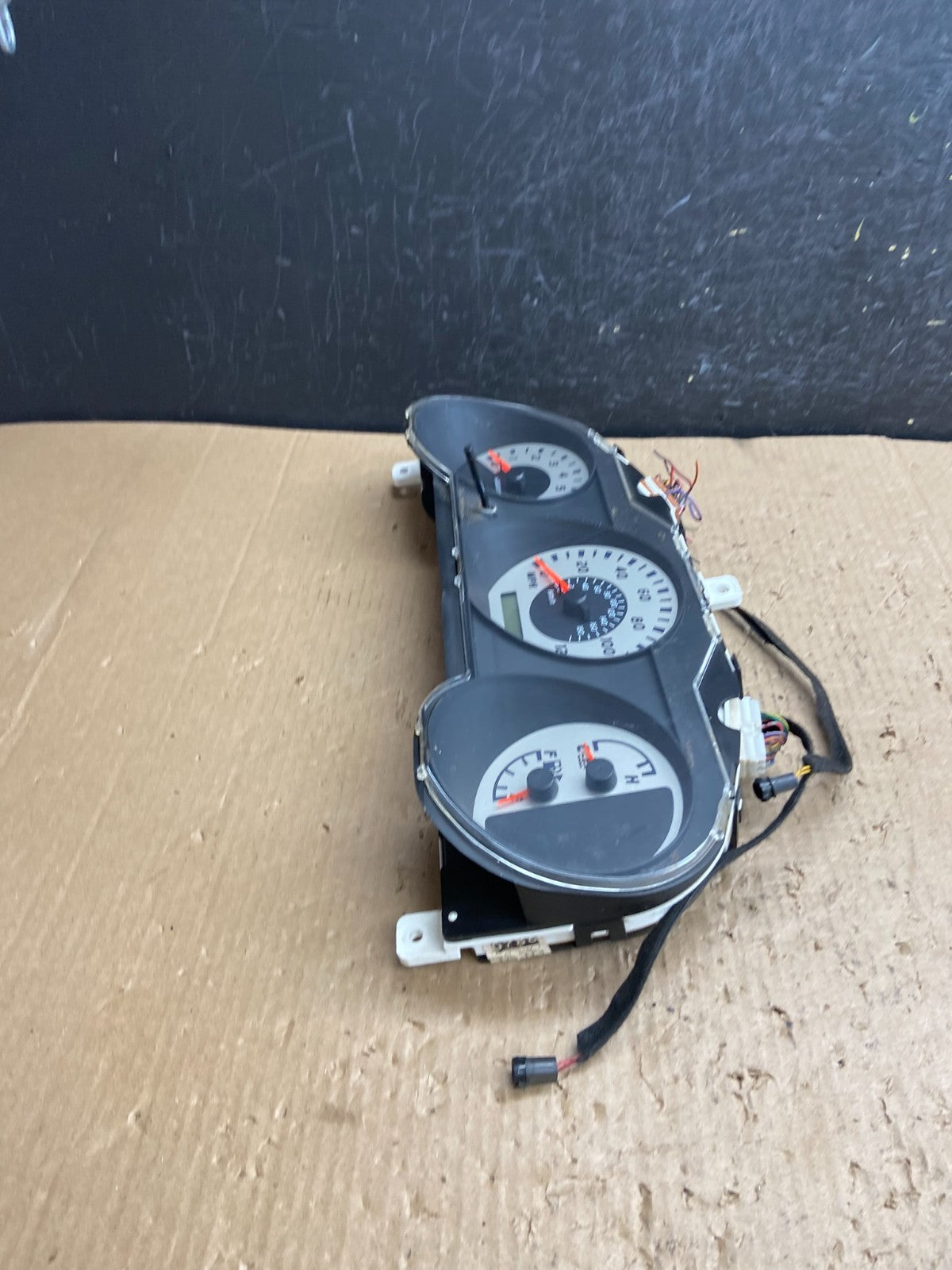 2003 to 2004 Nissan Xterra Frontier Speedometer Cluster Gauge AE4209 DG2